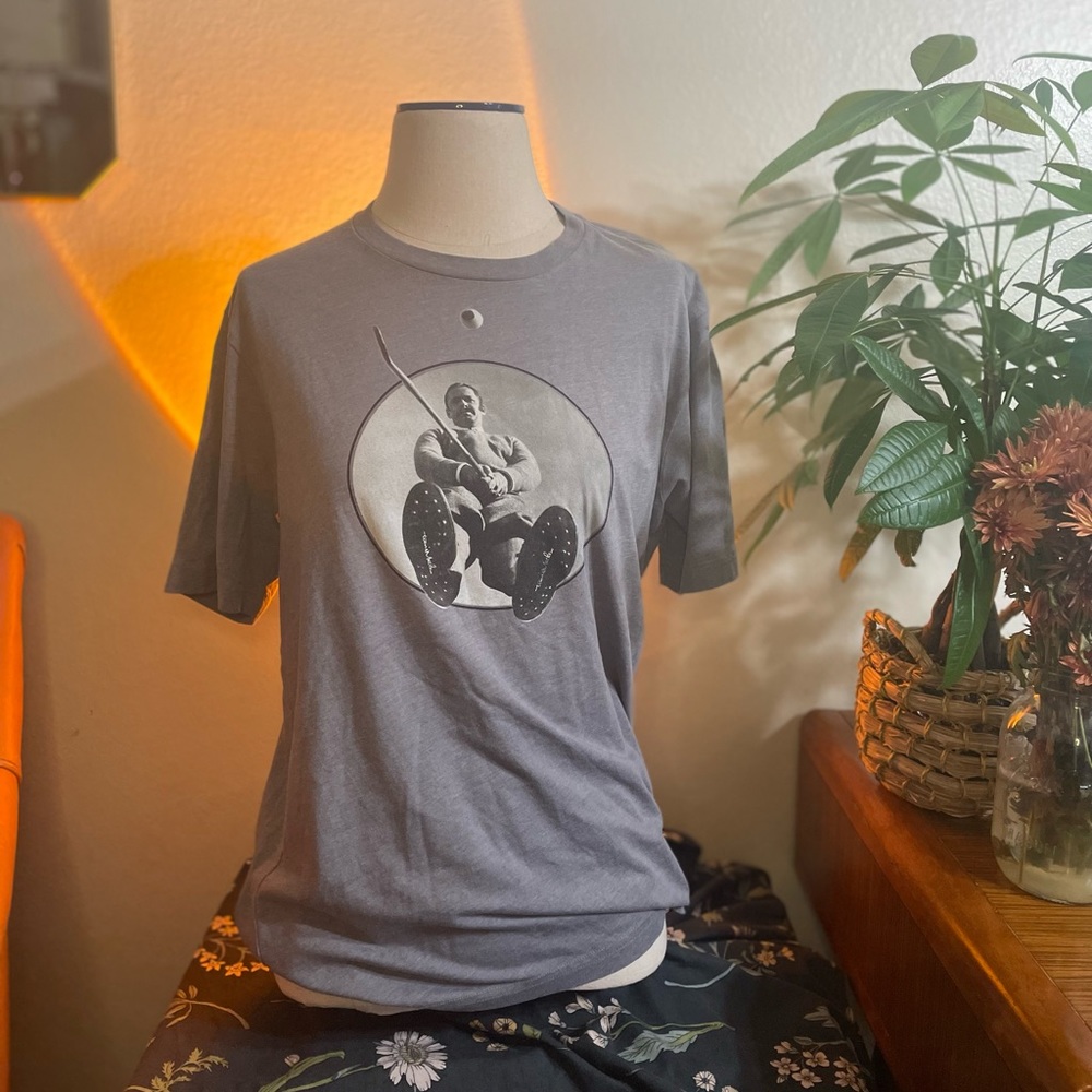 Travis Matthew causal T-shirt sz L